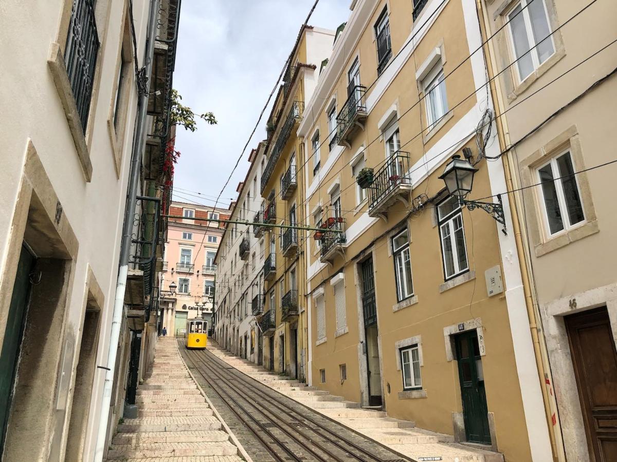 Baroque With Patio Portuguese Soul Bica Tram 4p Appartement Lisboa