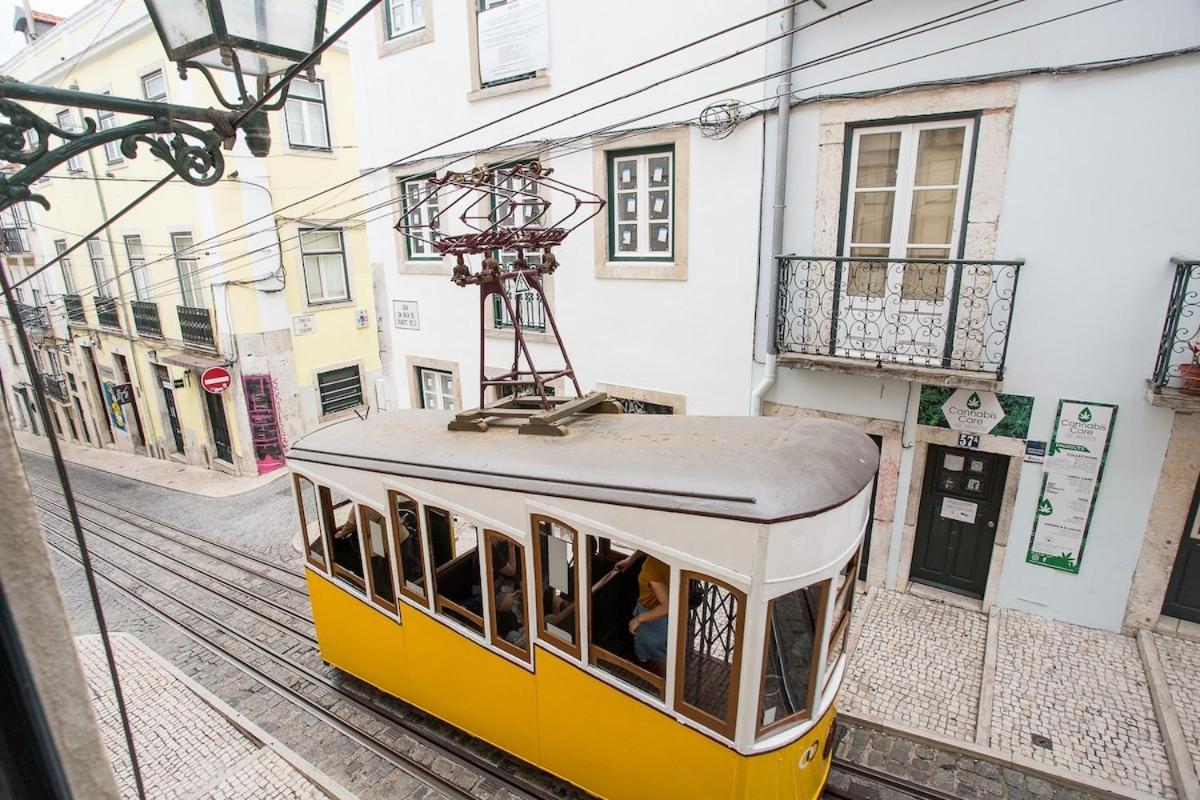 Baroque With Patio Portuguese Soul Bica Tram 4p Appartement *