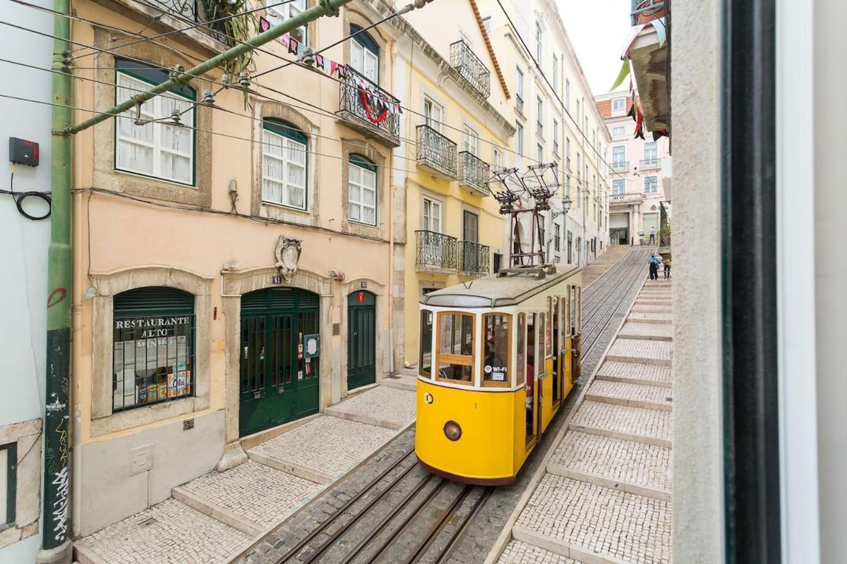 Baroque With Patio Portuguese Soul Bica Tram 4p Appartement