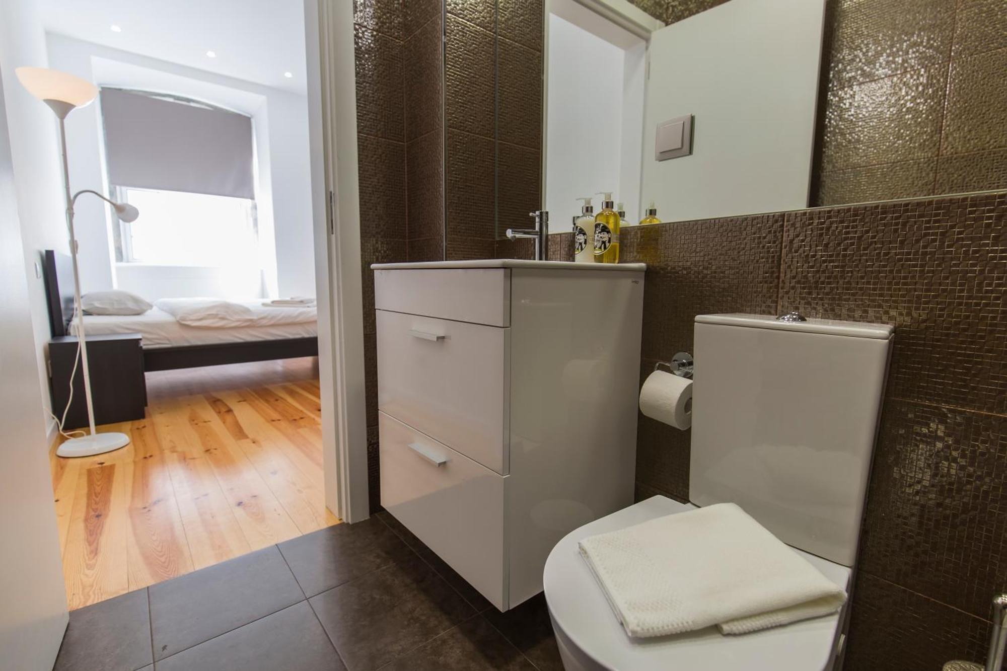 100 A - Flat By Pink St. Lissabon