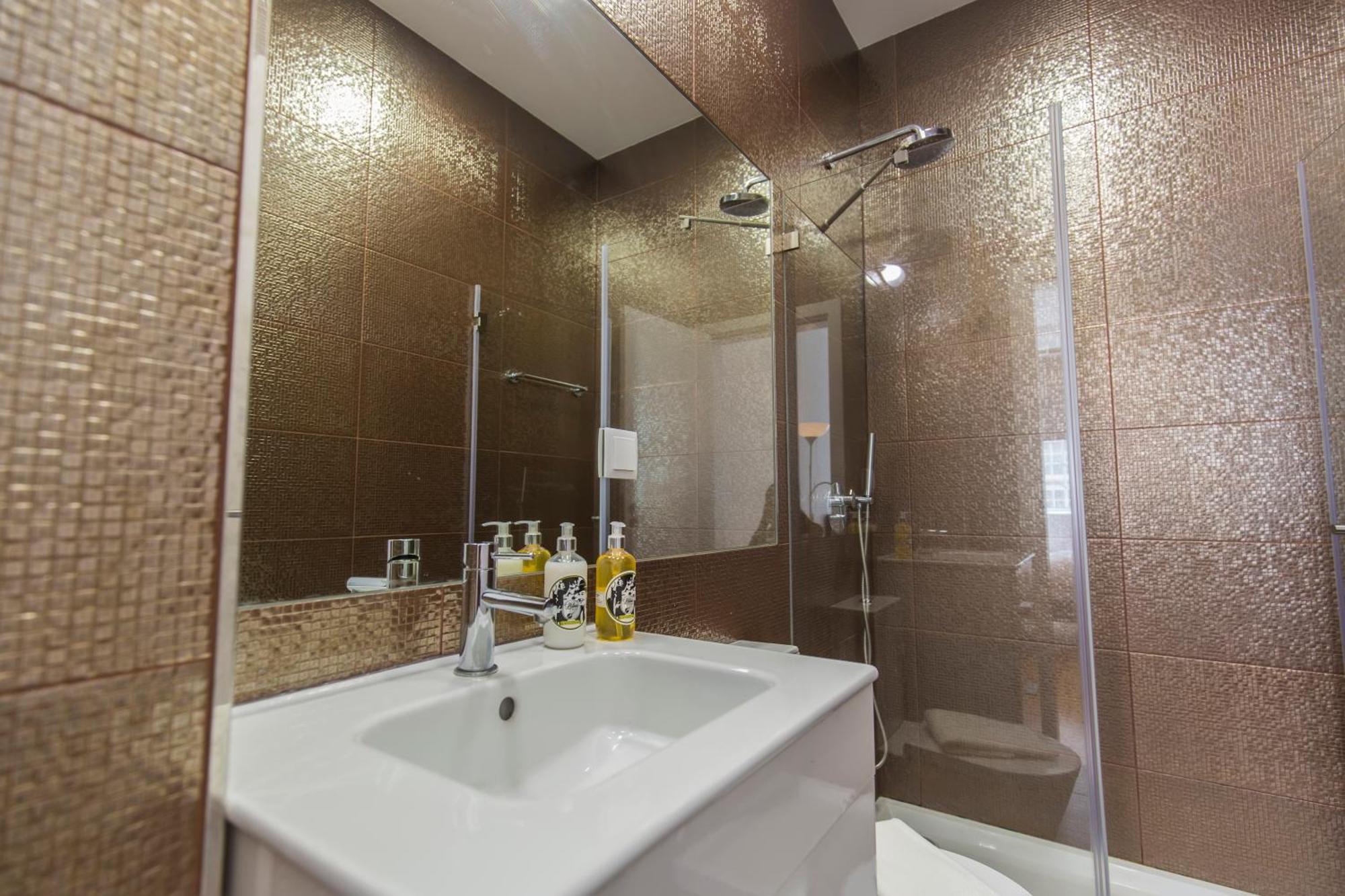 100 A - Flat By Pink St. Lissabon