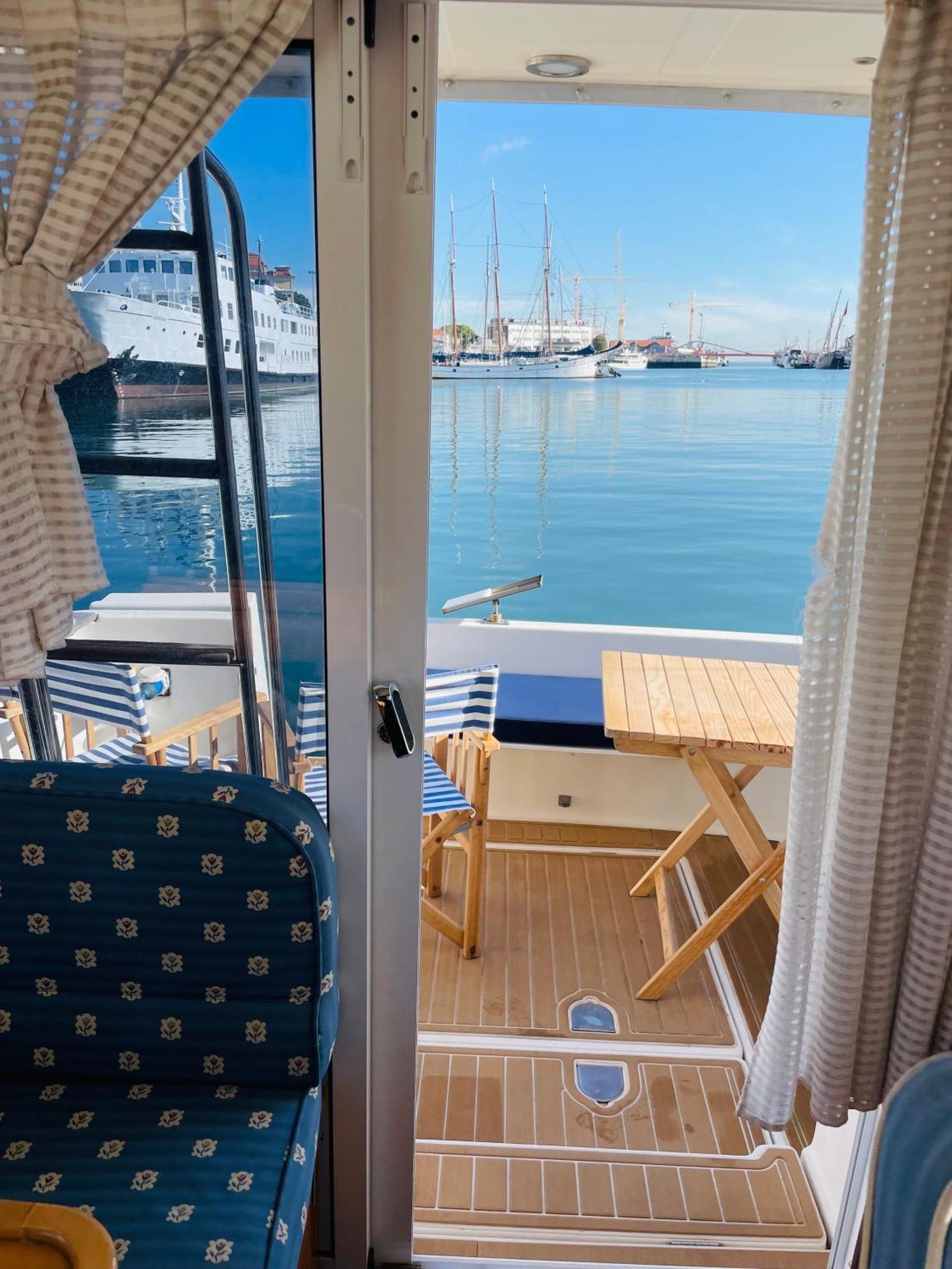 Romantic Boat On The Tagus River Bateau-hôtel
