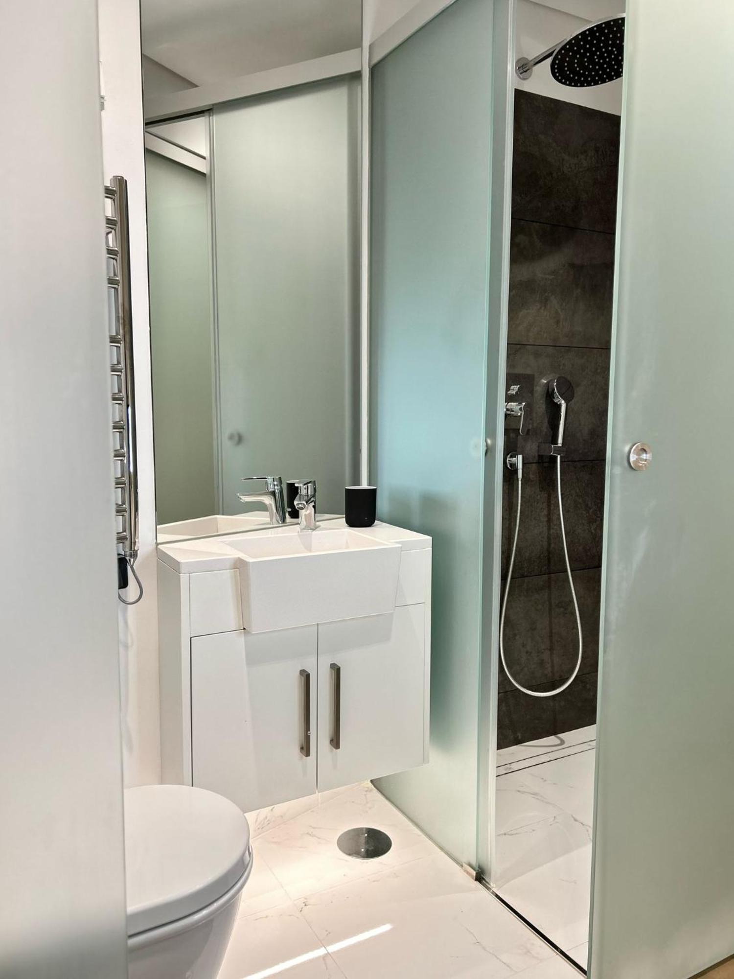 In Shared House In Downtown *