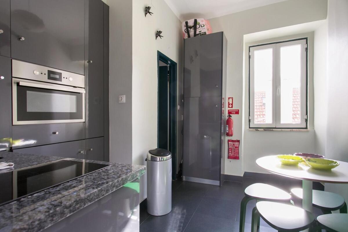 Spacious & Bright 3 Bedroom Apt, Iconic Bica Area, Historical Center * Lisboa