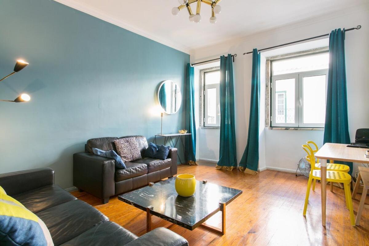 Spacious & Bright 3 Bedroom Apt, Iconic Bica Area, Historical Center Appartement *