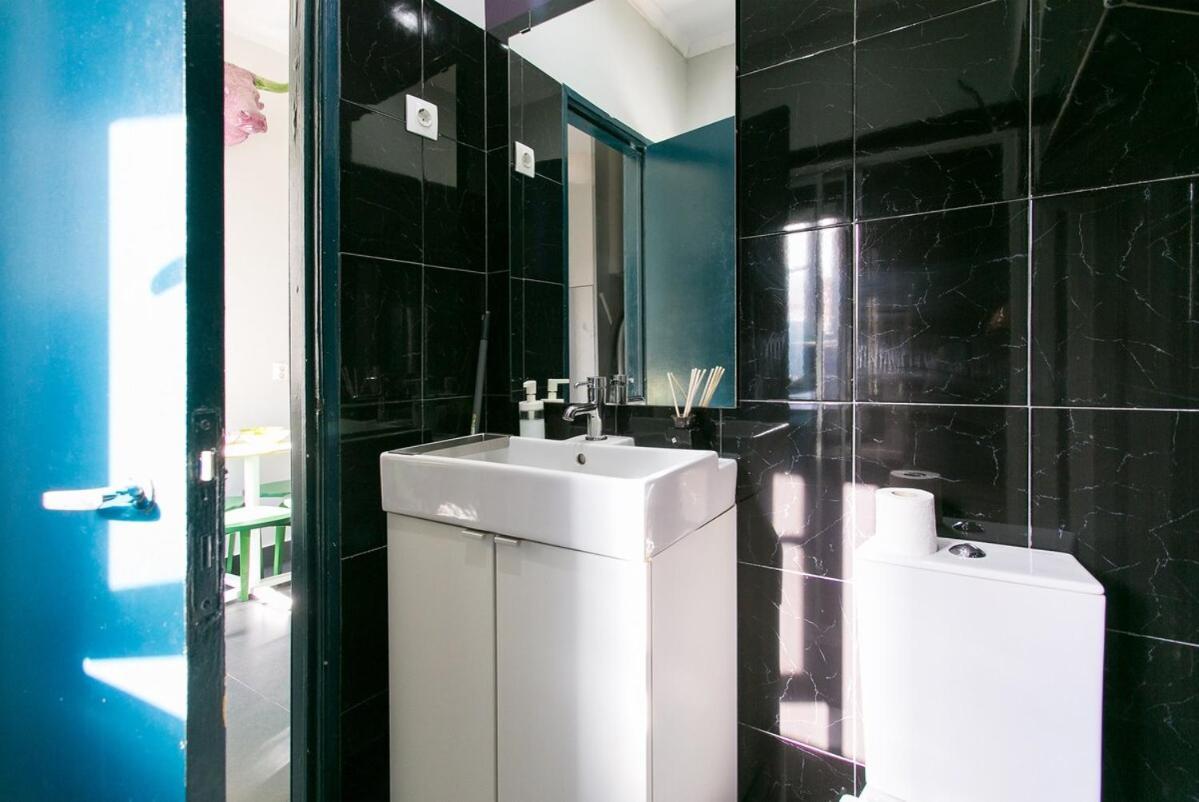 Spacious & Bright 3 Bedroom Apt, Iconic Bica Area, Historical Center Lisboa