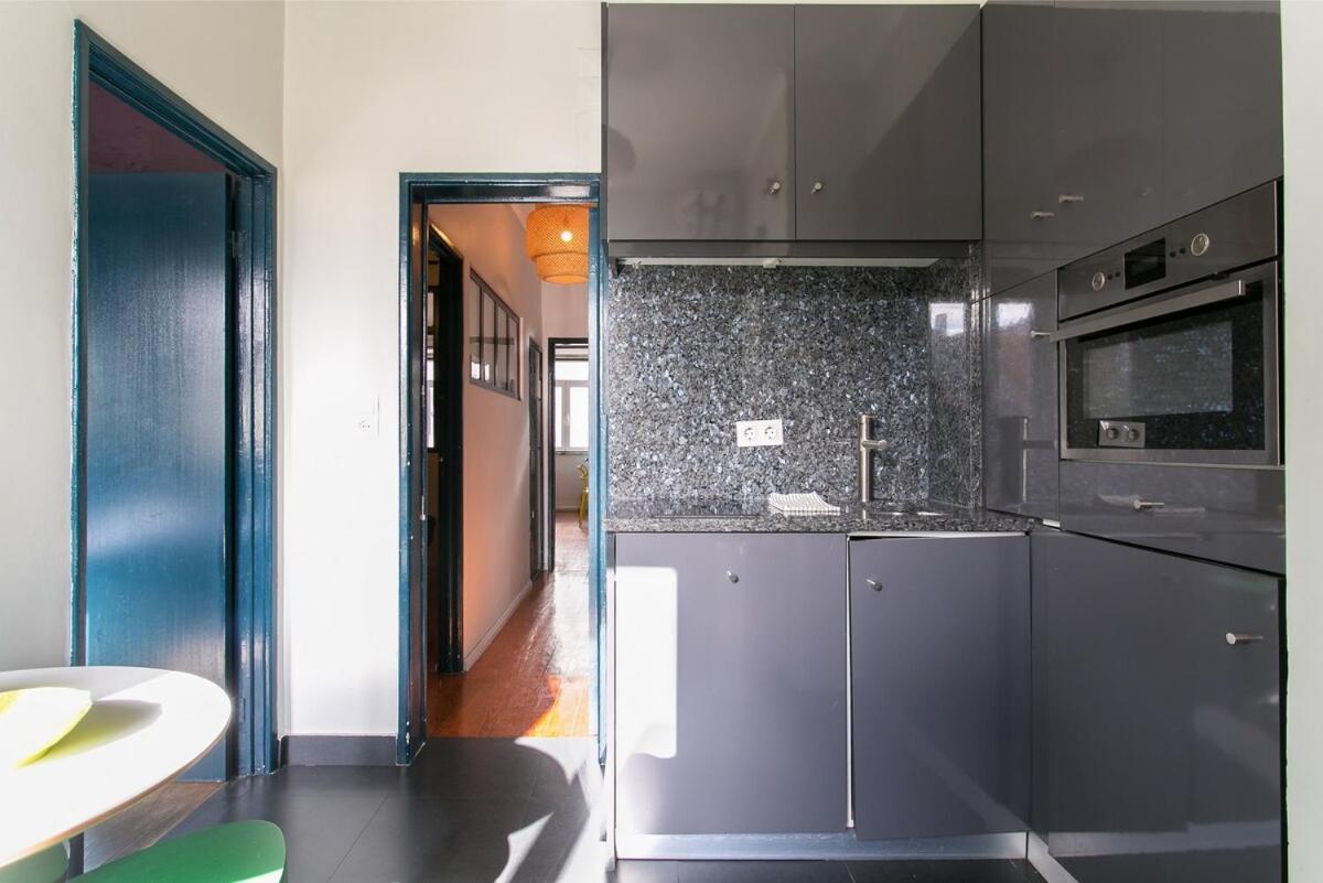Spacious & Bright 3 Bedroom Apt, Iconic Bica Area, Historical Center * Lisboa
