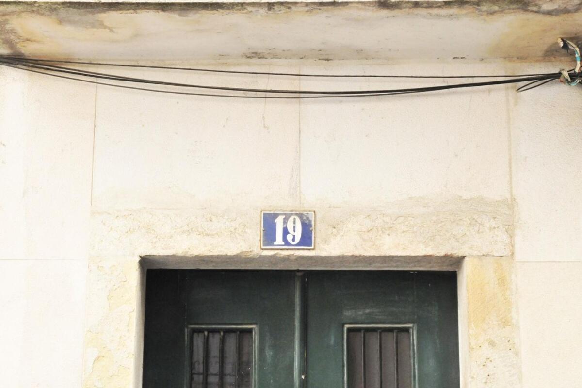 Spacious & Bright 3 Bedroom Apt, Iconic Bica Area, Historical Center Lisboa