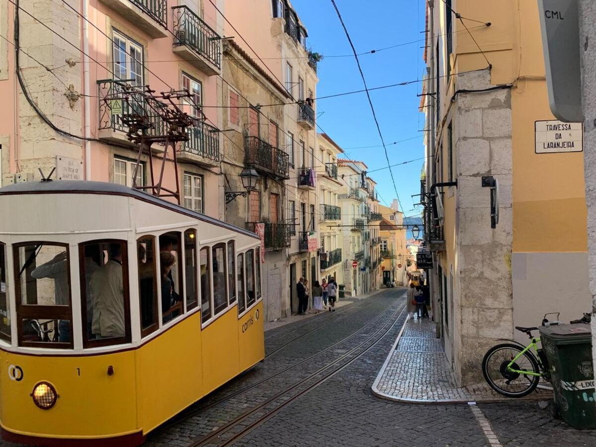 Spacious & Bright 3 Bedroom Apt, Iconic Bica Area, Historical Center Lisboa