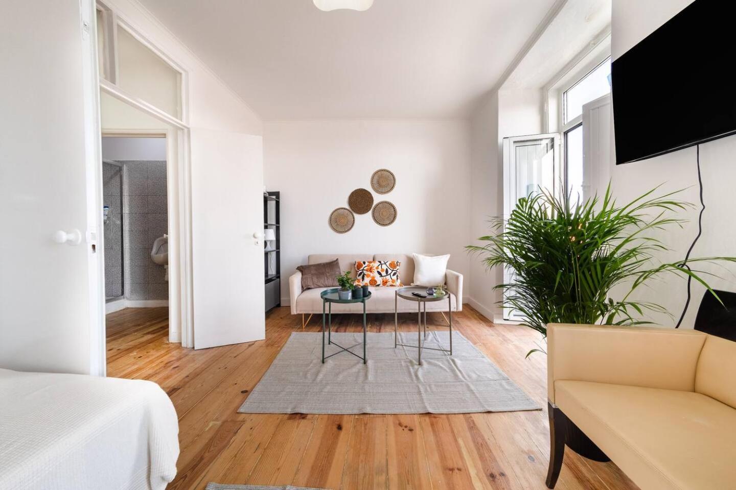 Spacious 5 Bedroom - River Views Appartement