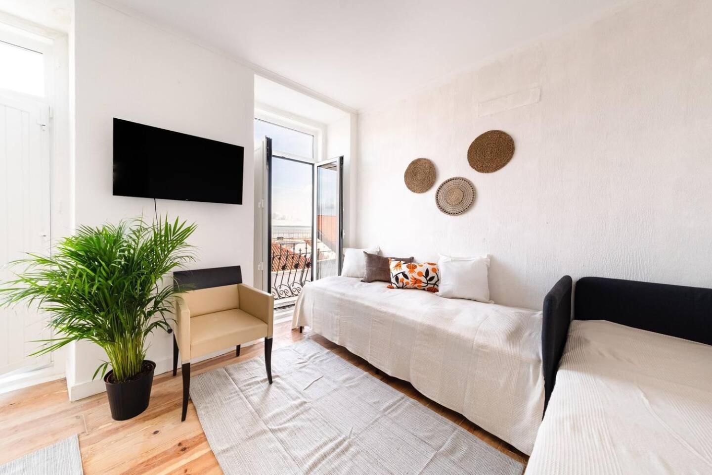 Spacious 5 Bedroom - River Views Appartement *