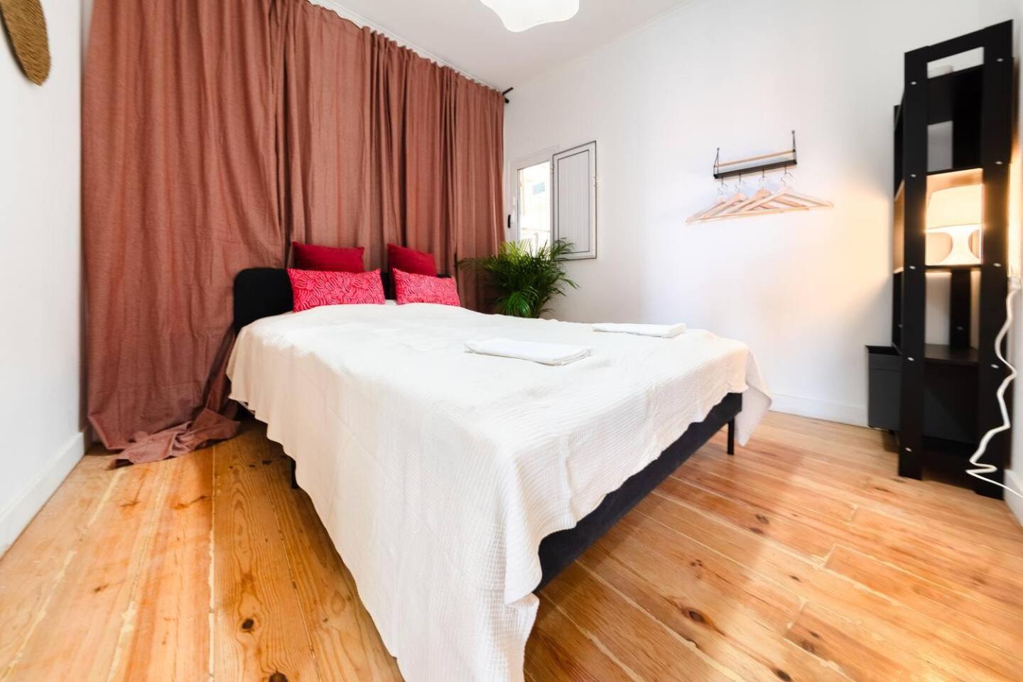 Spacious 5 Bedroom - River Views Appartement *