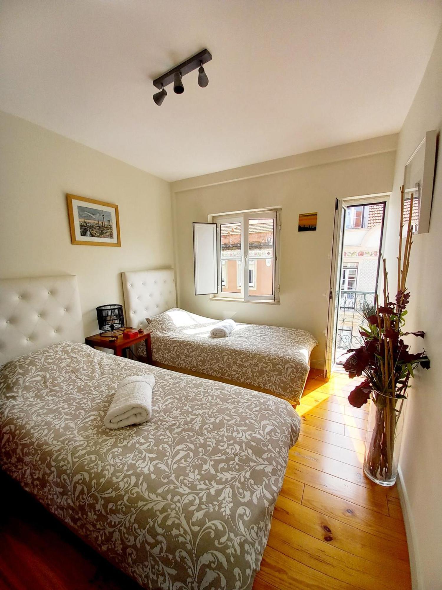 Homestay Charme Et Confort Au Coeur De Graca Lisbon