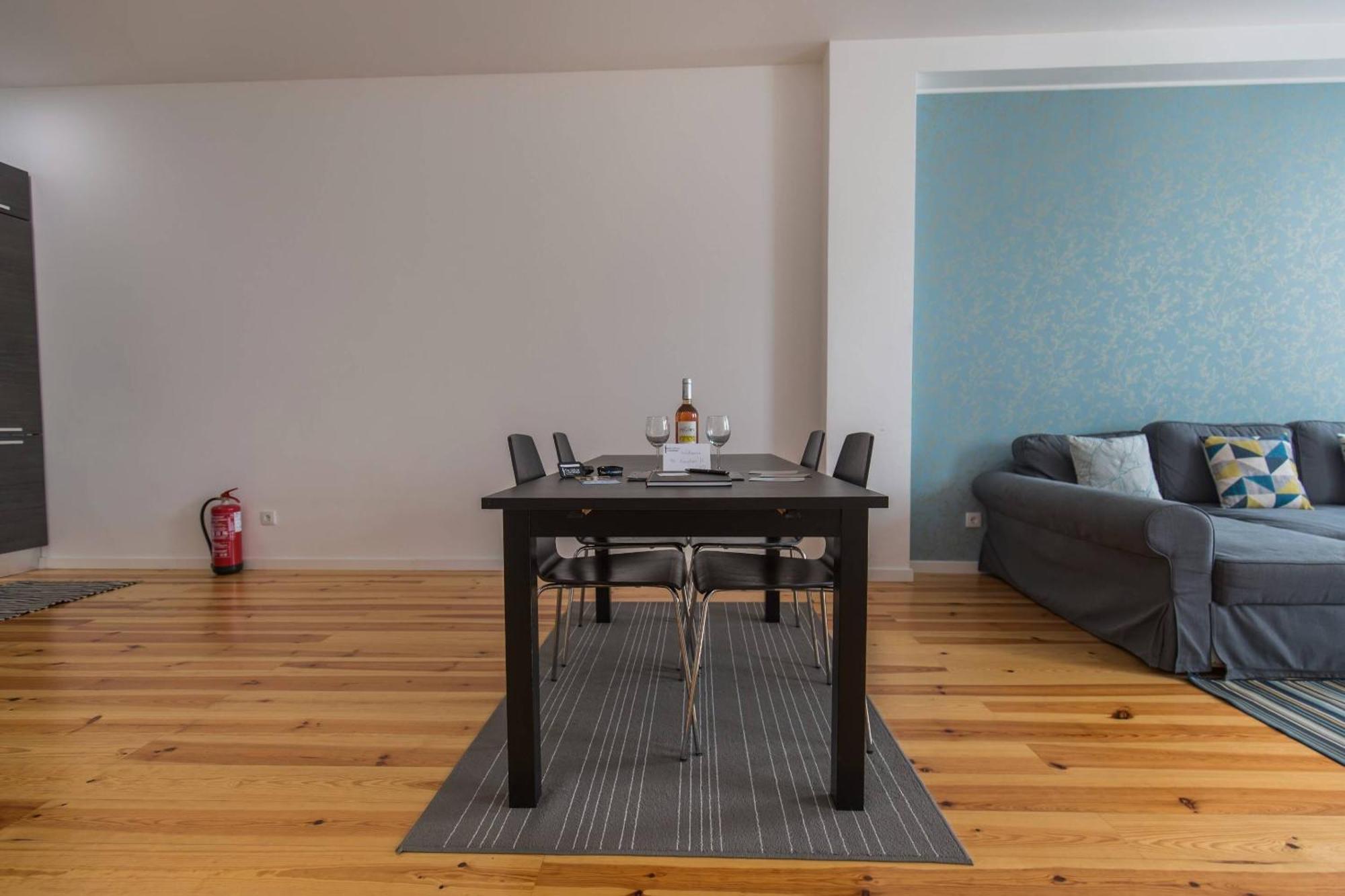 100 A - Flat By Pink St. * Lissabon