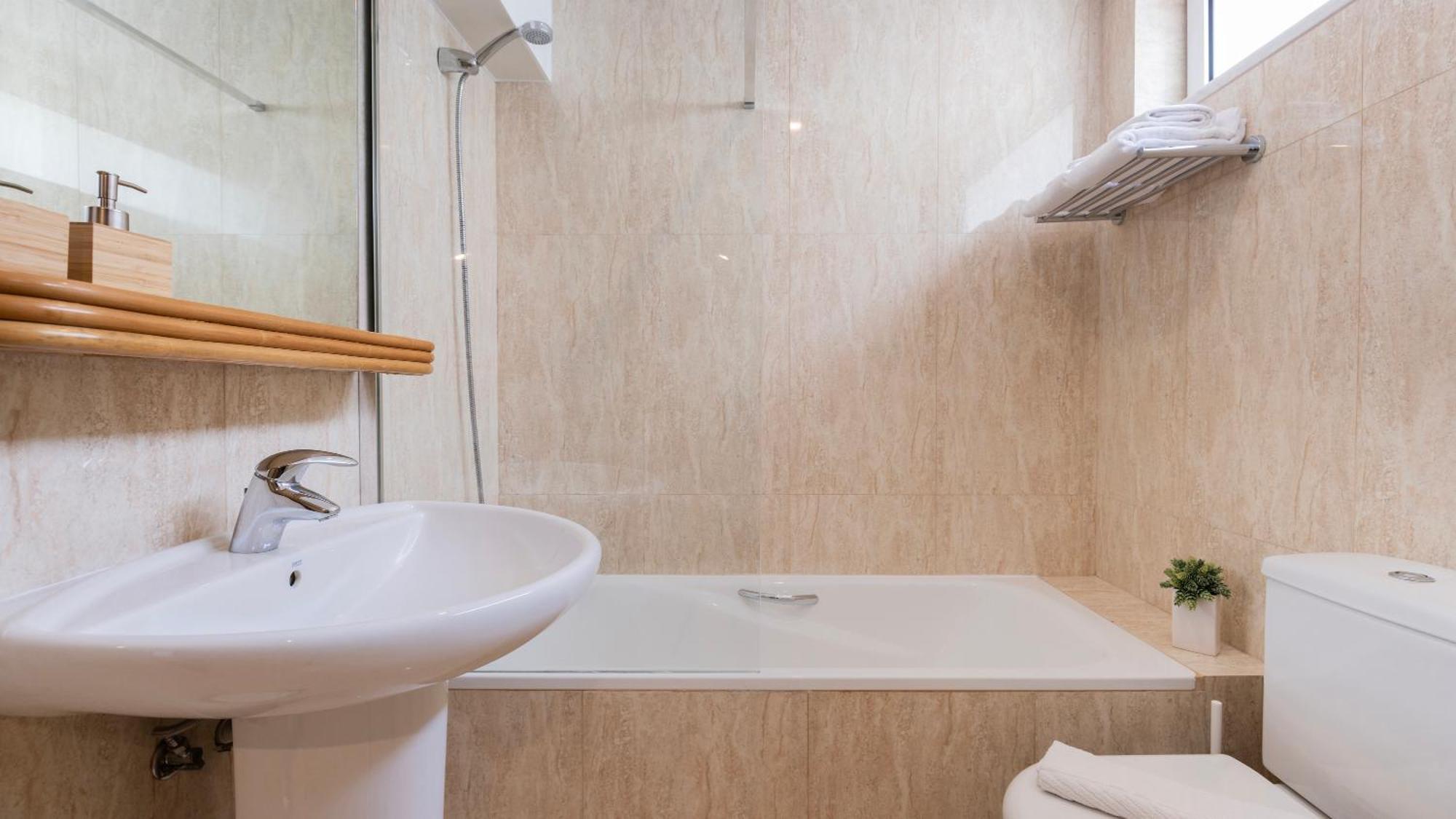 Authentic Living With A View By Lovelystay Apartamento *