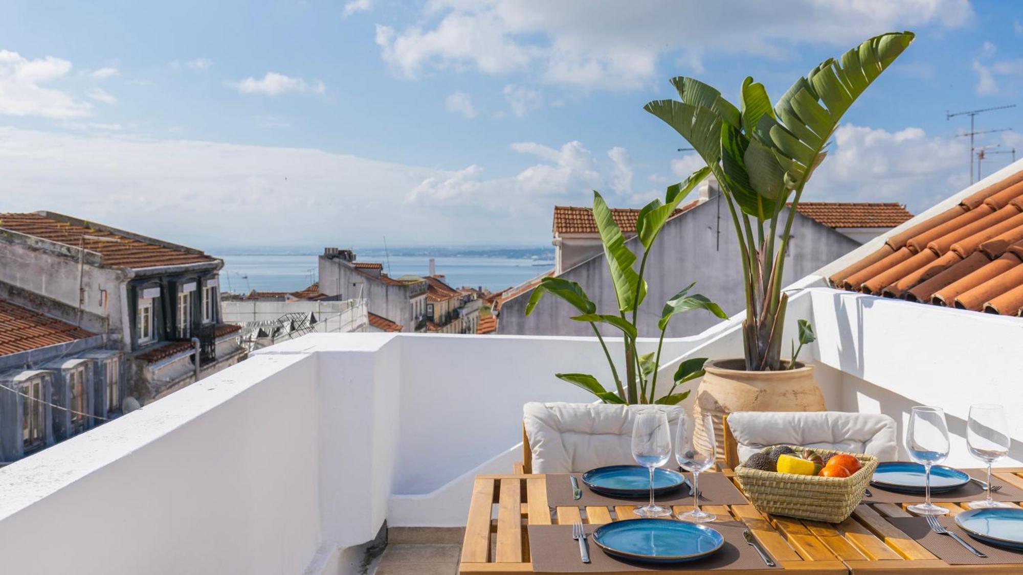 Authentic Living With A View By Lovelystay Apartamento Lisboa