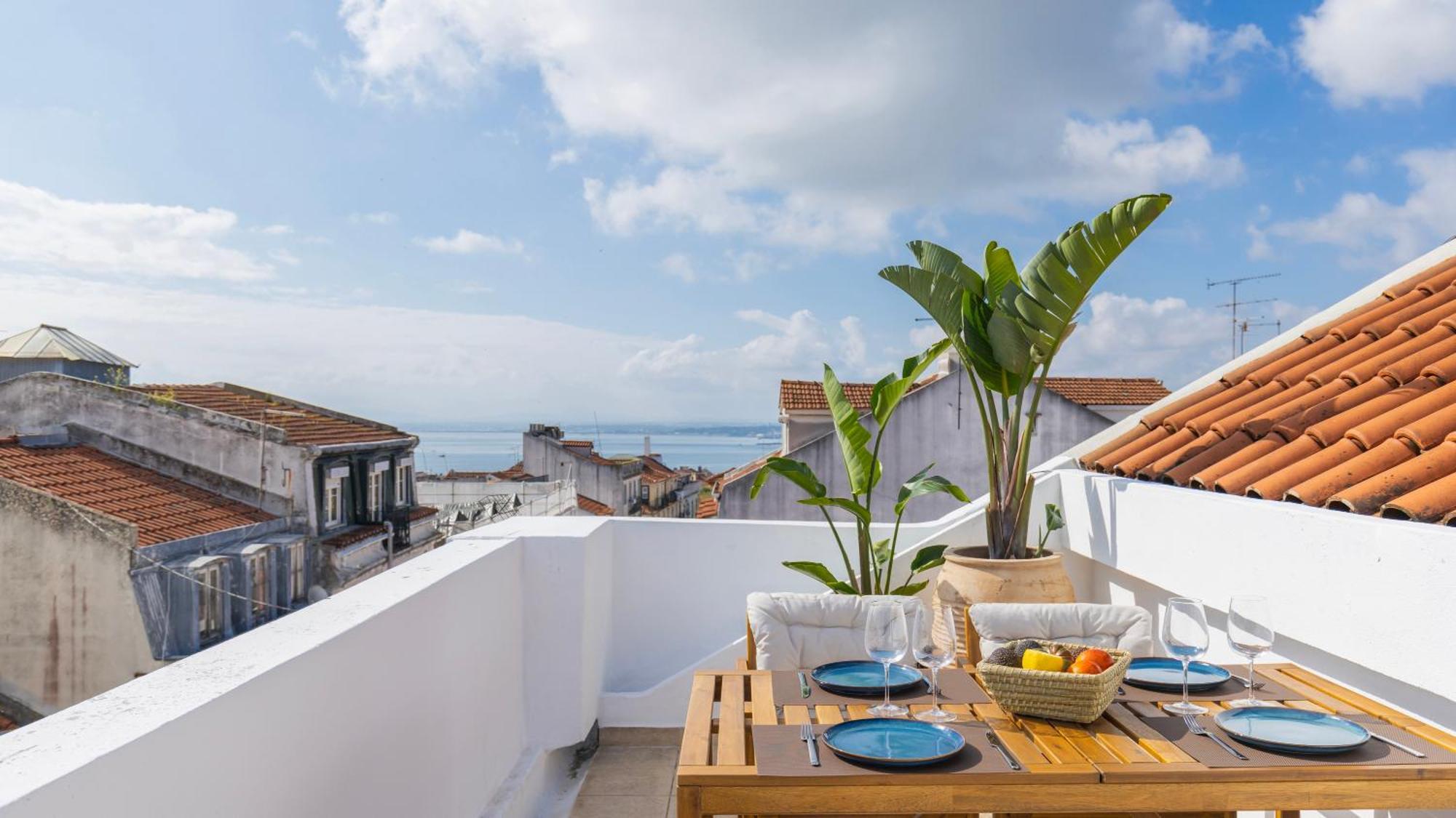 Authentic Living With A View By Lovelystay Apartamento