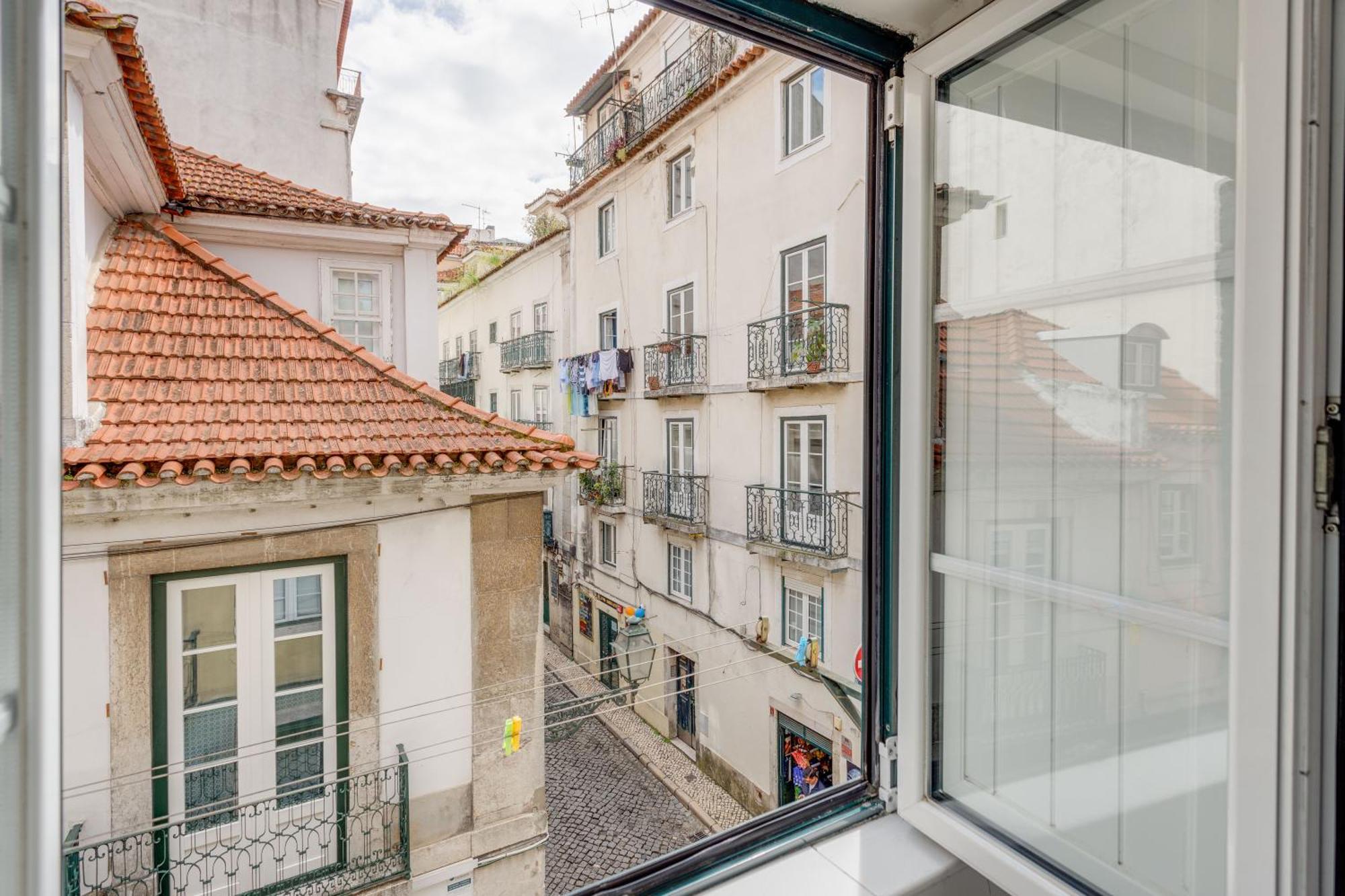 Apartamento Bairro Alto Window - Cozy Spot In A Buzzing Locale