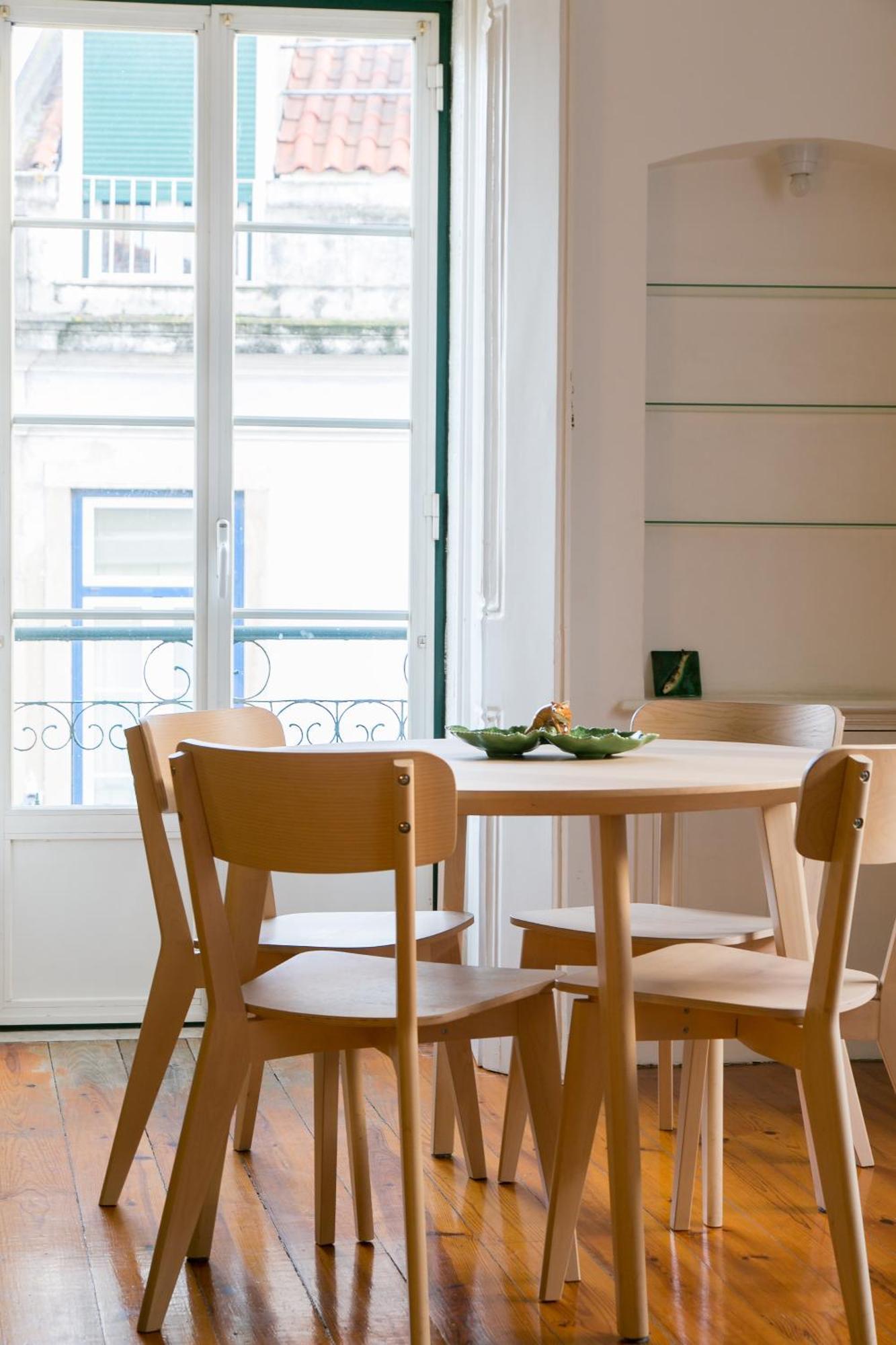 Spacious, Bright And Newly Renovated 2 Bedroom Apartment, Historical Center, Madragoa * Lissabon
