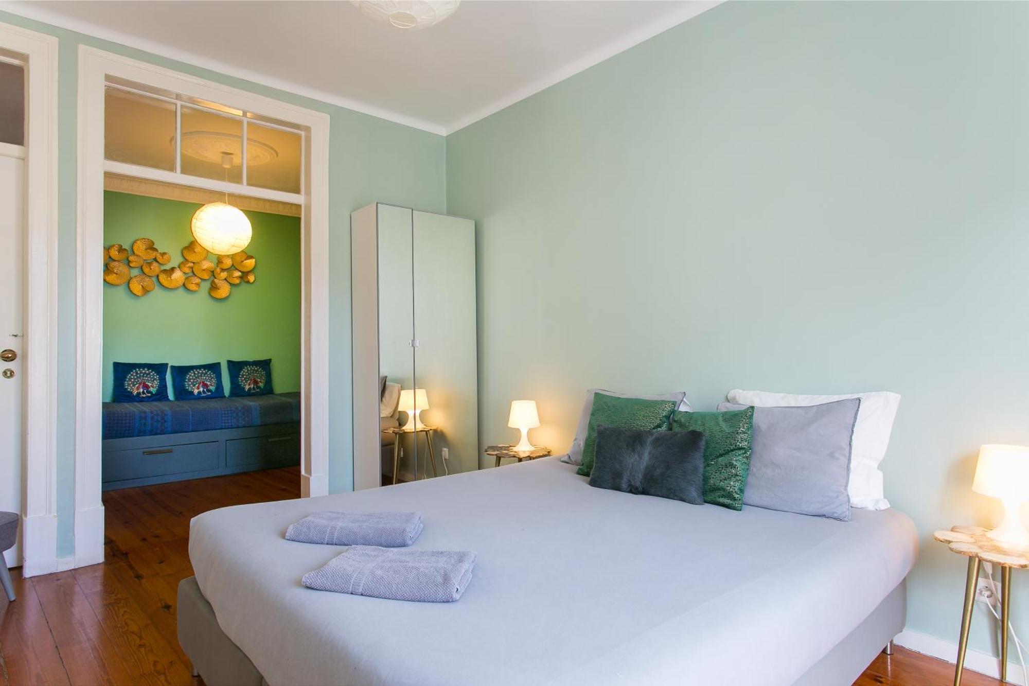 Spacious, Bright And Newly Renovated 2 Bedroom Apartment, Historical Center, Madragoa Appartement