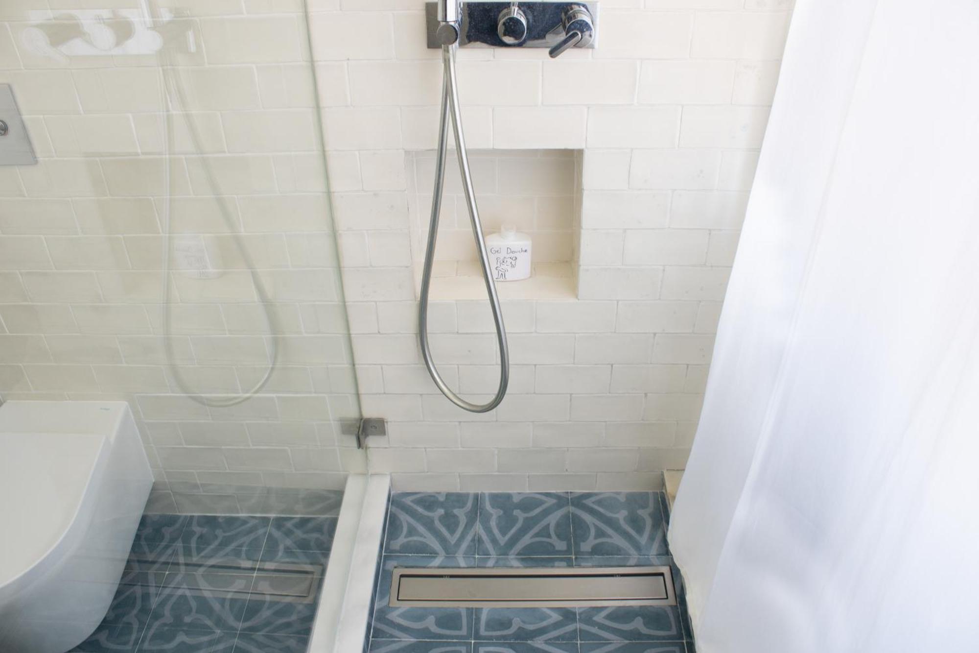 Bed & Breakfast Avec Salle De Bain Privee Et Balcon Vegetal A Lisbonne Amoreiras *