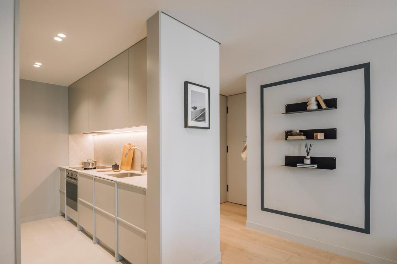 Adraga - 1 Bedroom And Shared Pool In Avenidas Novas Apartment Lisbon
