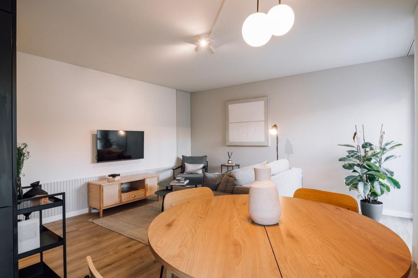 Oliveira - 1 Bedroom, Parking In Parque Nacoes Apartment *