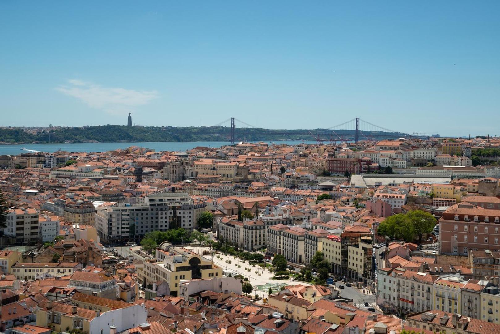 Gorgeous Rooftop 2-bed 250m To Intendente Sq * Lisboa