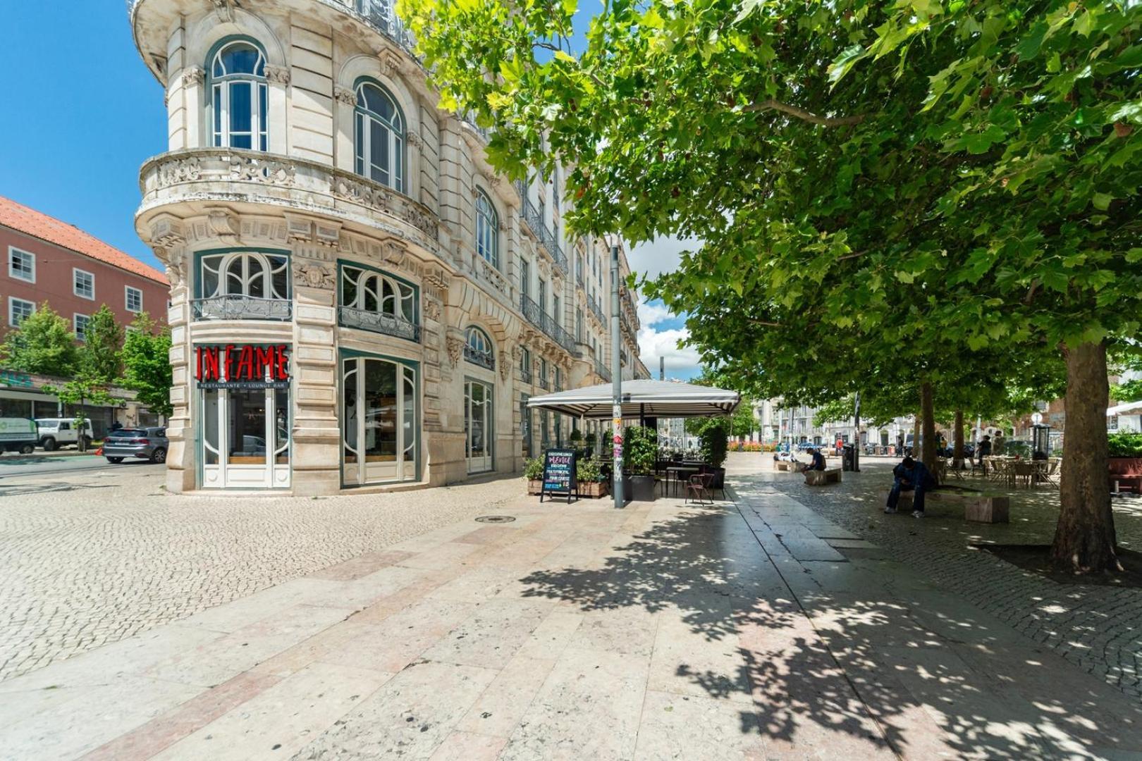 Gorgeous Rooftop 2-bed 250m To Intendente Sq Lisboa