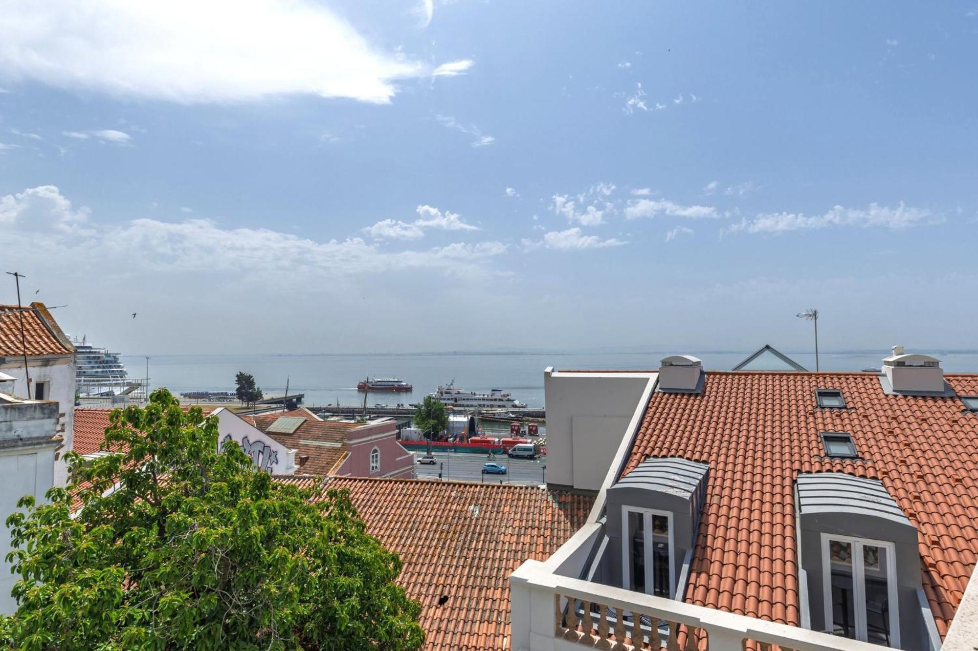 Lovelystay - Penthouse On The Tagus In Alfama Apartment Lisbon