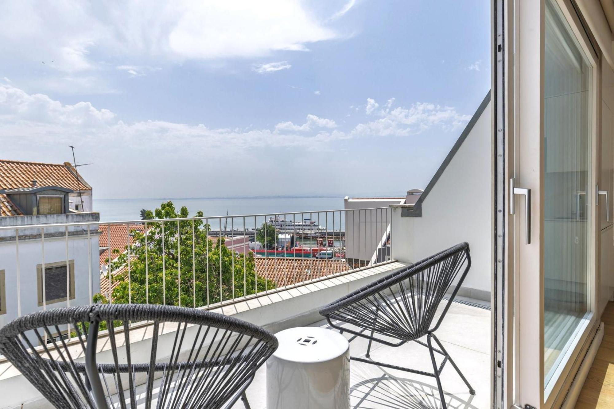 Apartment Lovelystay - Penthouse On The Tagus In Alfama