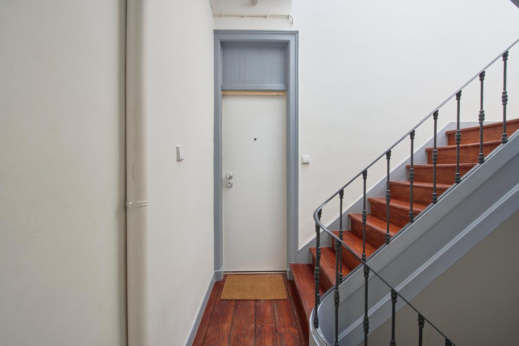 New 3 Bedroom Flat With River On Sight @alameda *