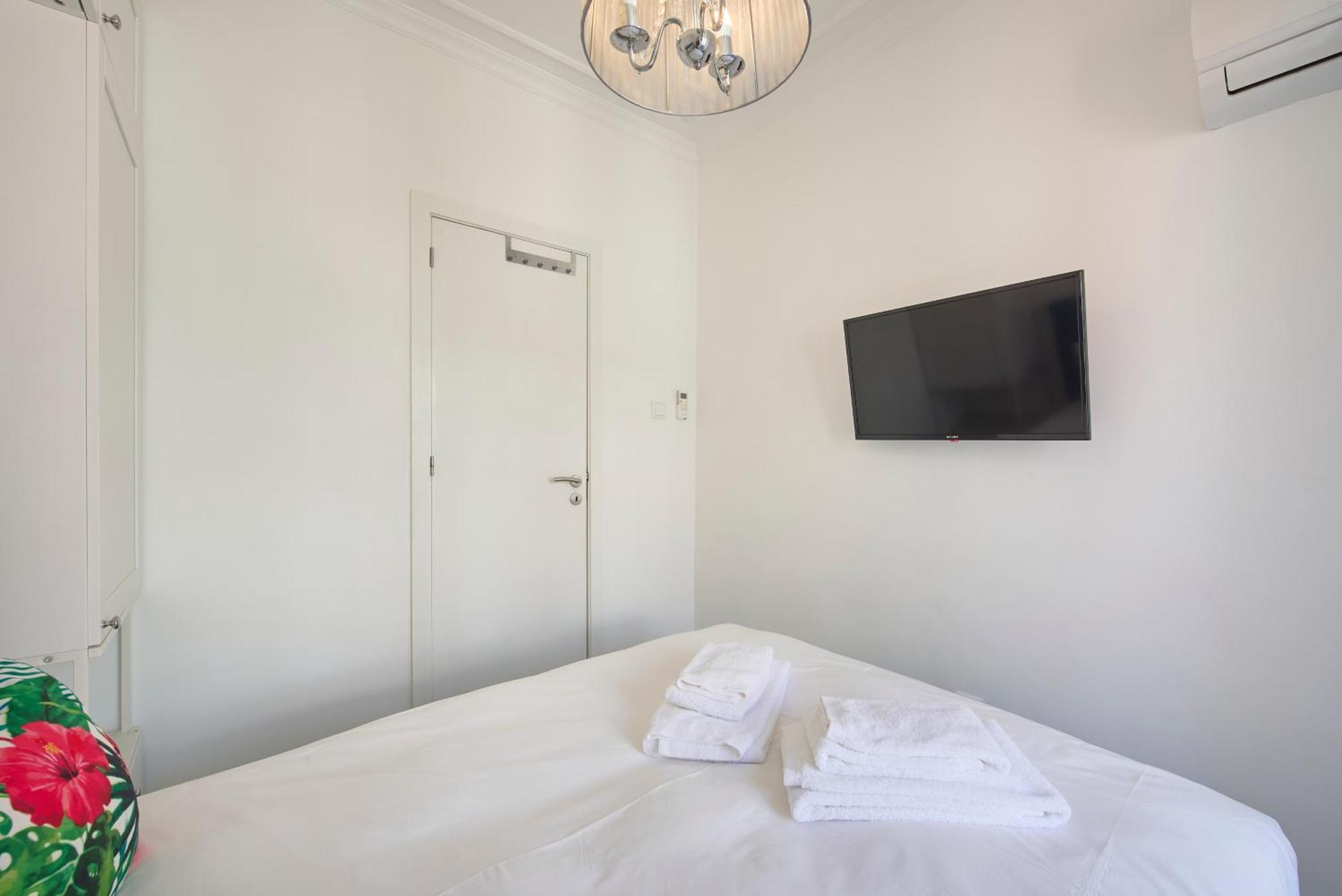 New 3 Bedroom Flat With River On Sight @alameda * Lissabon