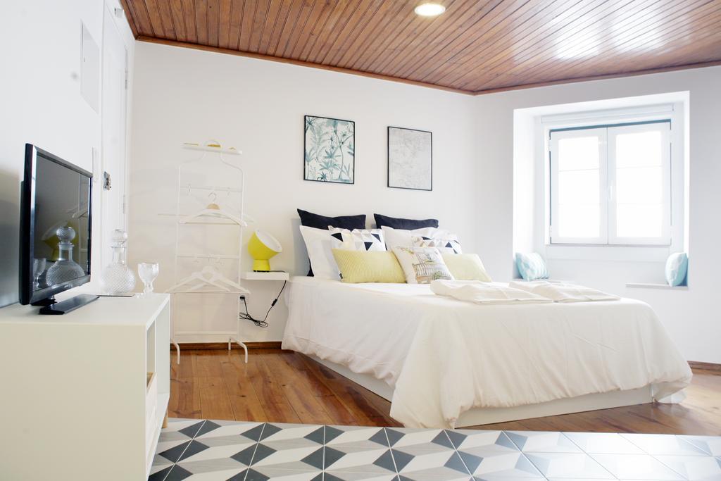 Alfama Rose - Guitarra Apartamento