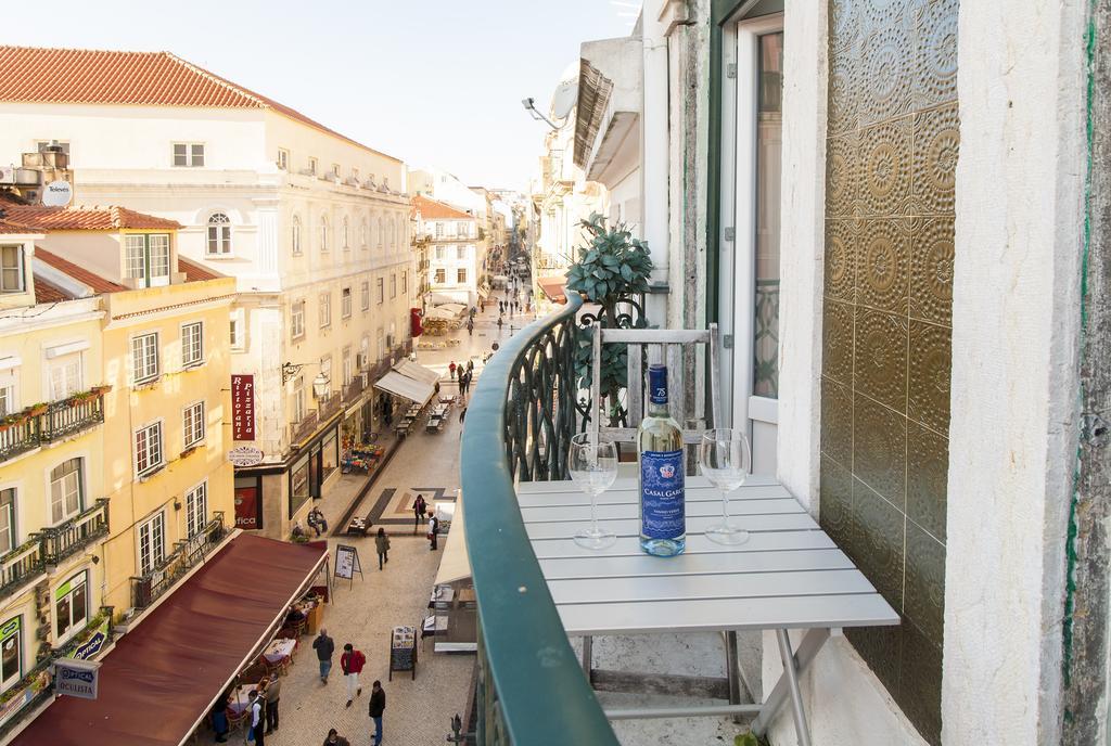 Chic 1-bed Flat With Balcony, View And Workspace, 5mins To Santa Justa Lift Apartment Lissabon