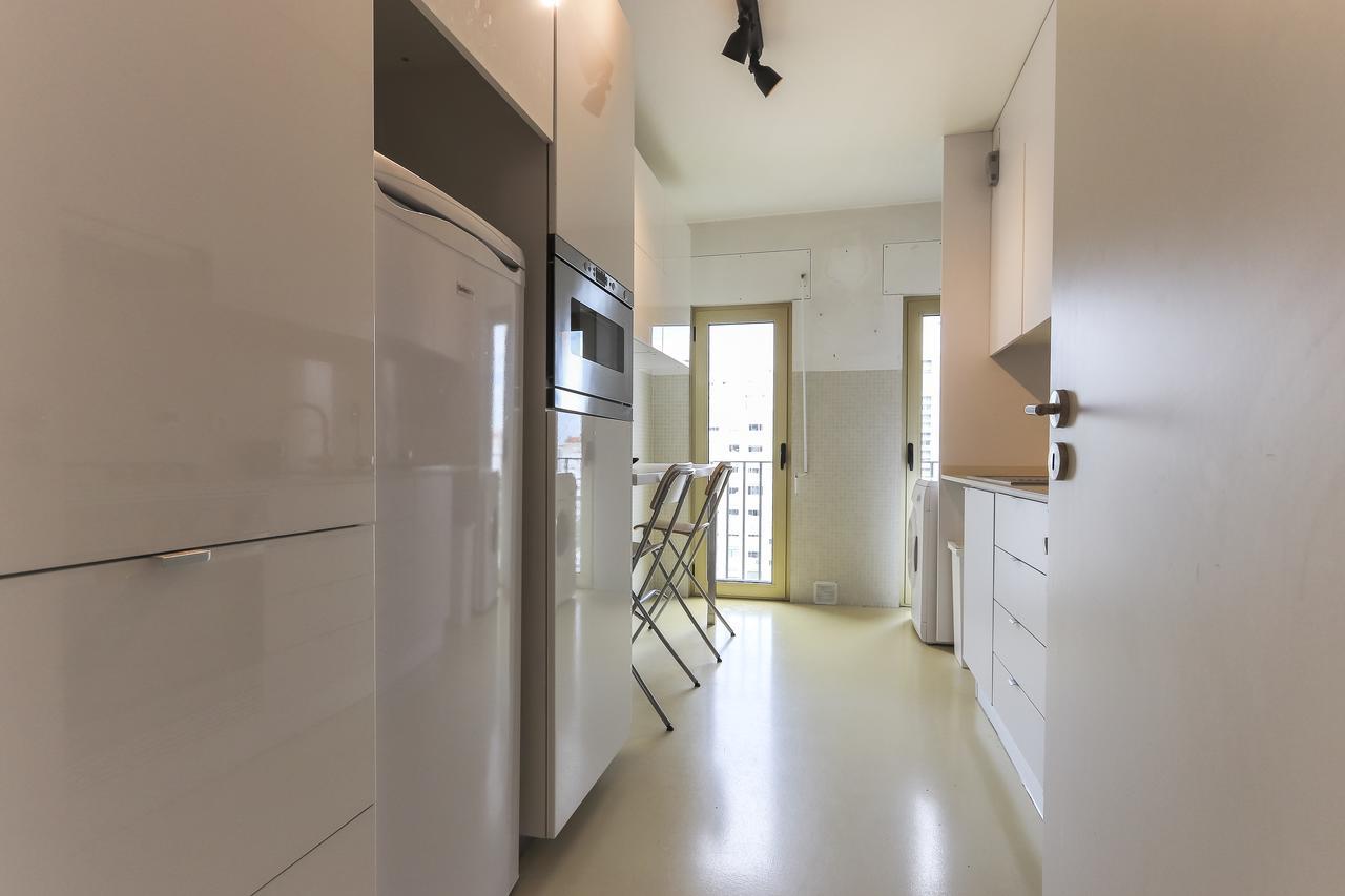 Modern & Bright Avenidas Novas By Homing Lissabon