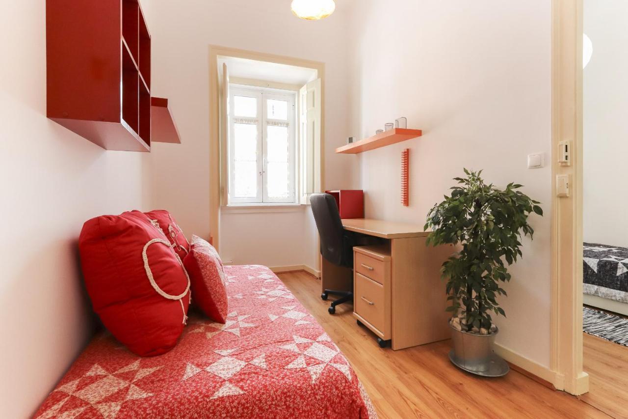 Red Almirante By Homing * Lisboa