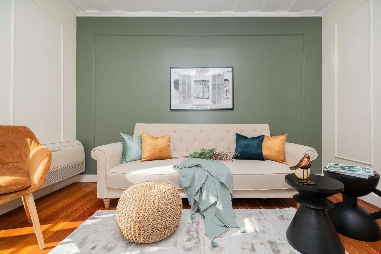 Stunning & Modern 2 Bedroom In Chiado * Lisboa
