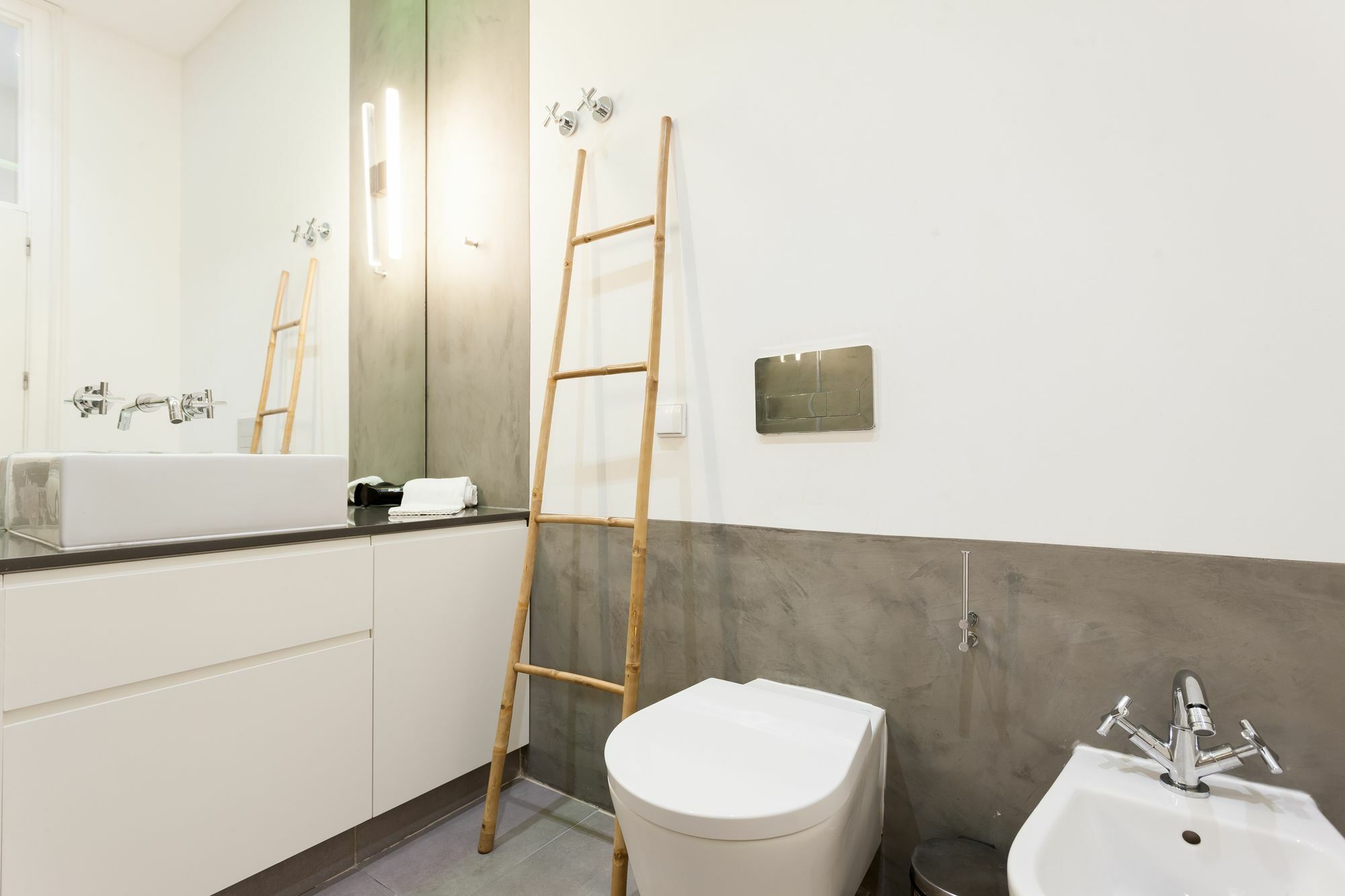 Baixa Tile Blue Two-bedroom - By Lu Holidays *