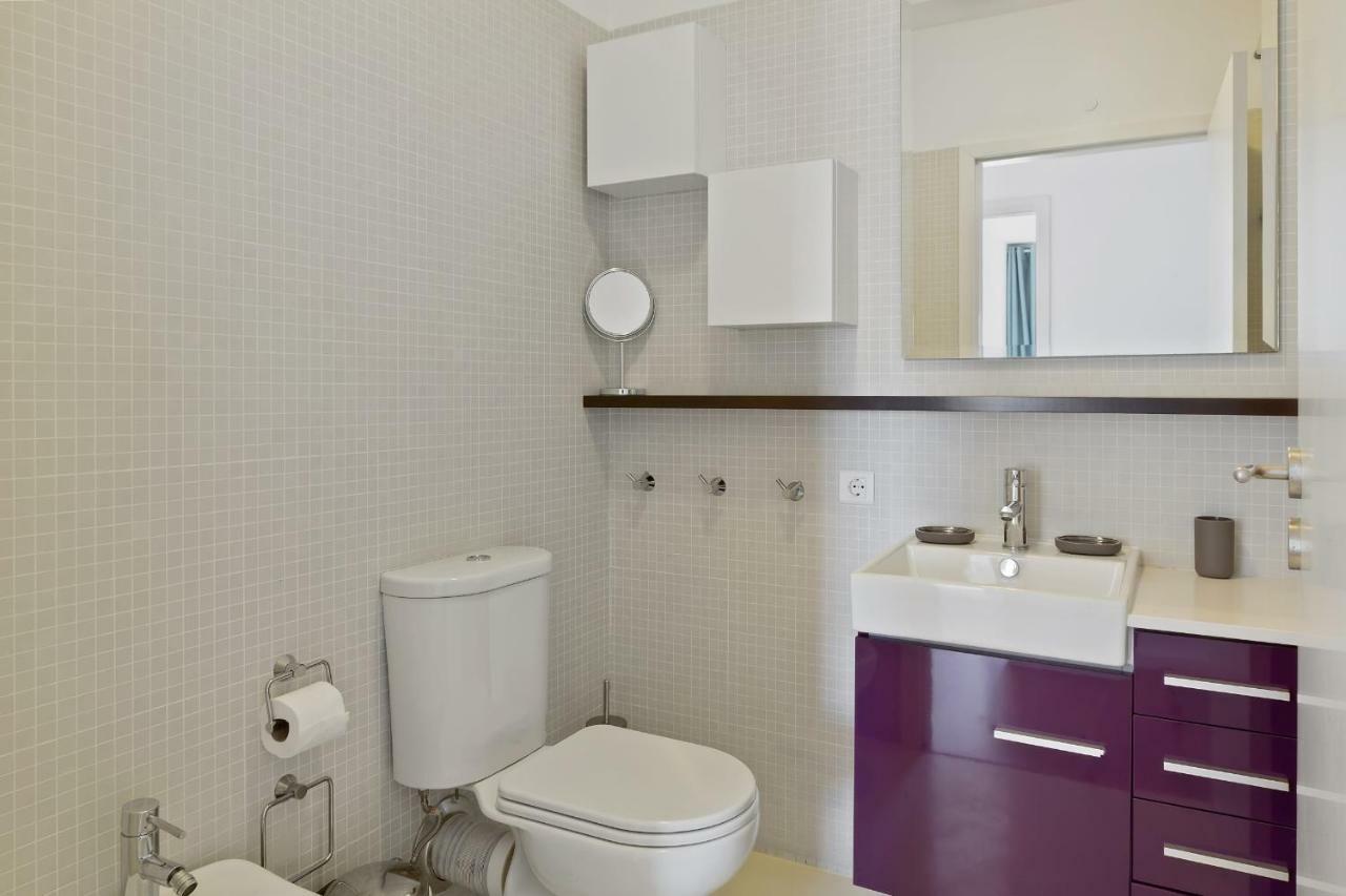 Holiday home Stunning 2 Bdr Apt Sleeps 4 Nr Entrecampos