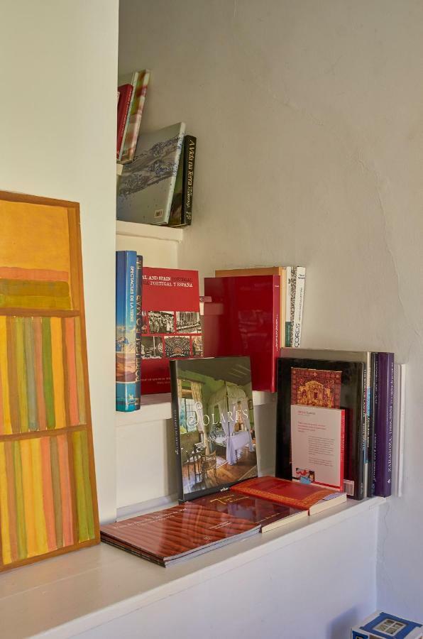 Charming Em Belem-books And Canvas * Lisboa
