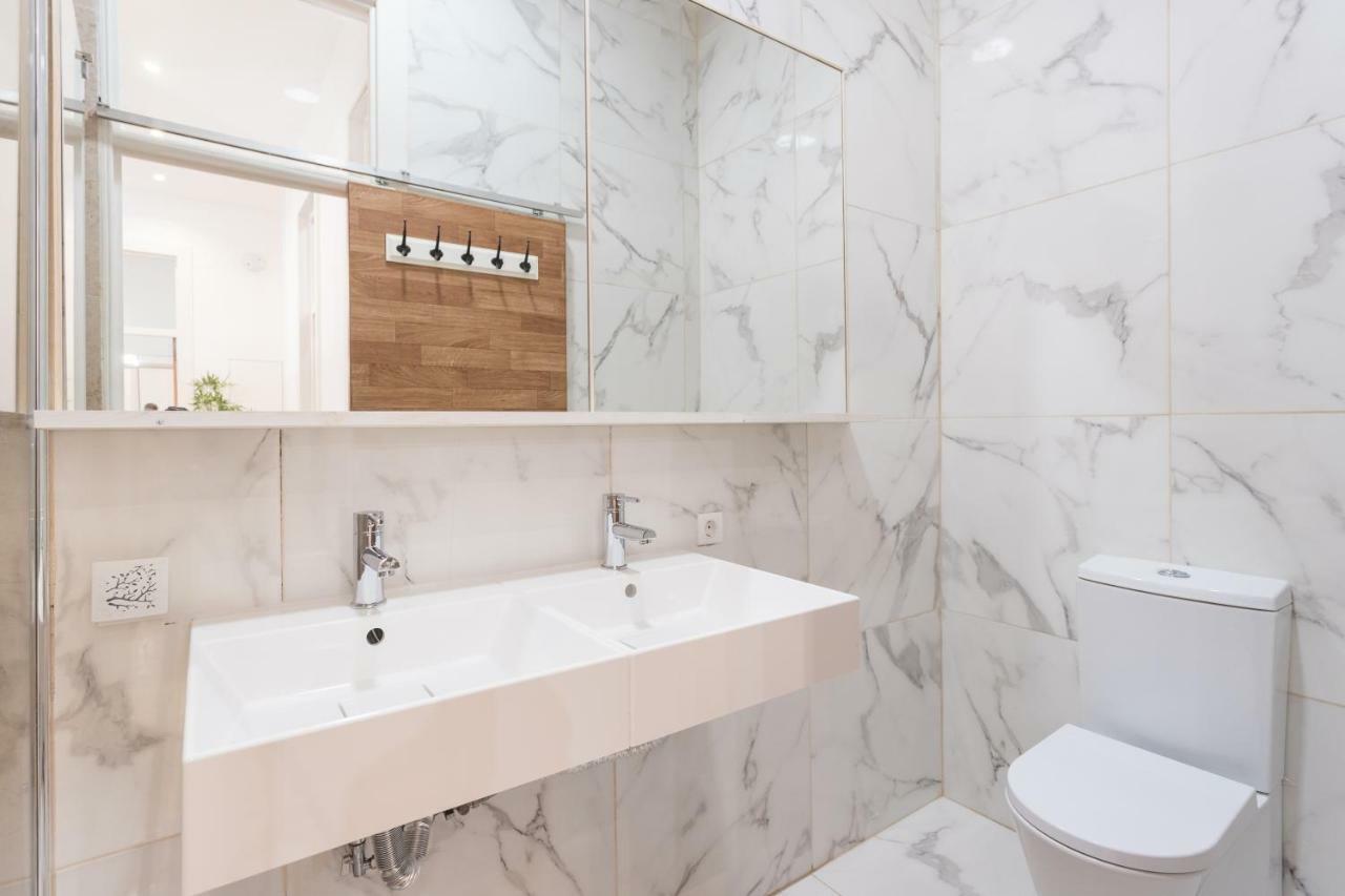 Baixa Modern Three-bedroom - By Lu Holidays Apartment *