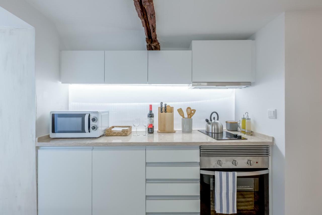 Renovated Typical Baixa Apartment, By Timecooler