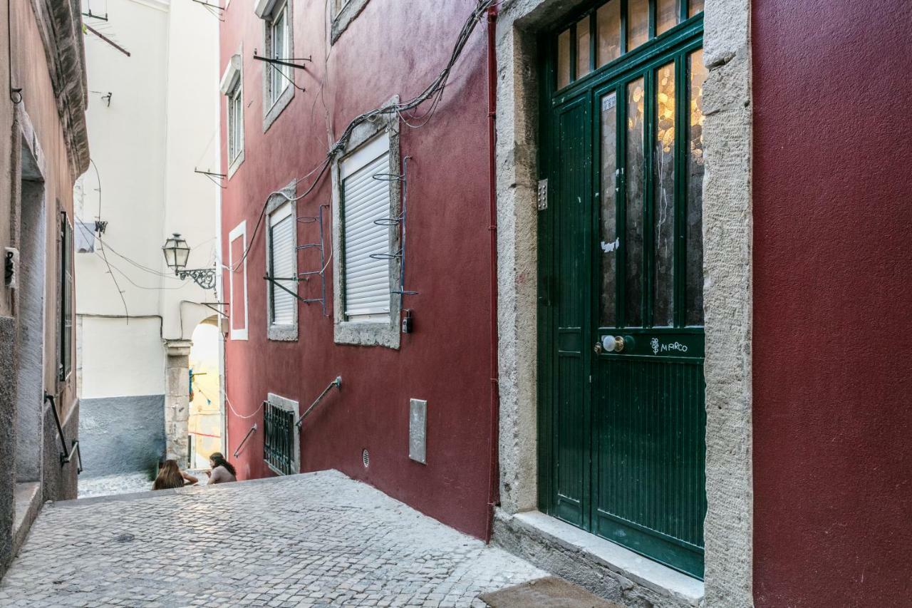 Lov'alfama, At In Lissabon