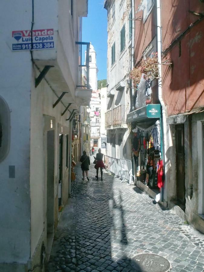 Be Local - In Beco Da Formosa In Alfama - Lisbon