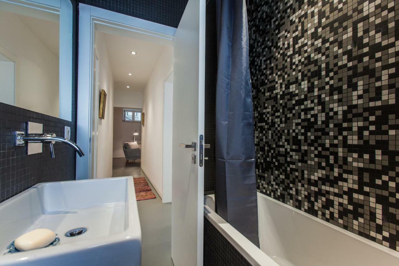 Renovated With Private Courtyard, By Timecooler * Lissabon