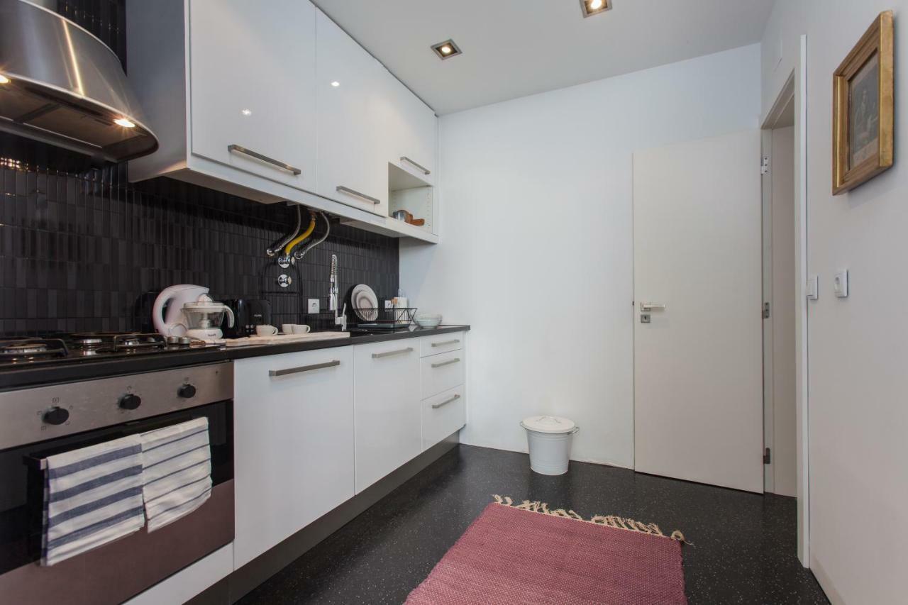 Apartment Renovated With Private Courtyard, By Timecooler Lissabon