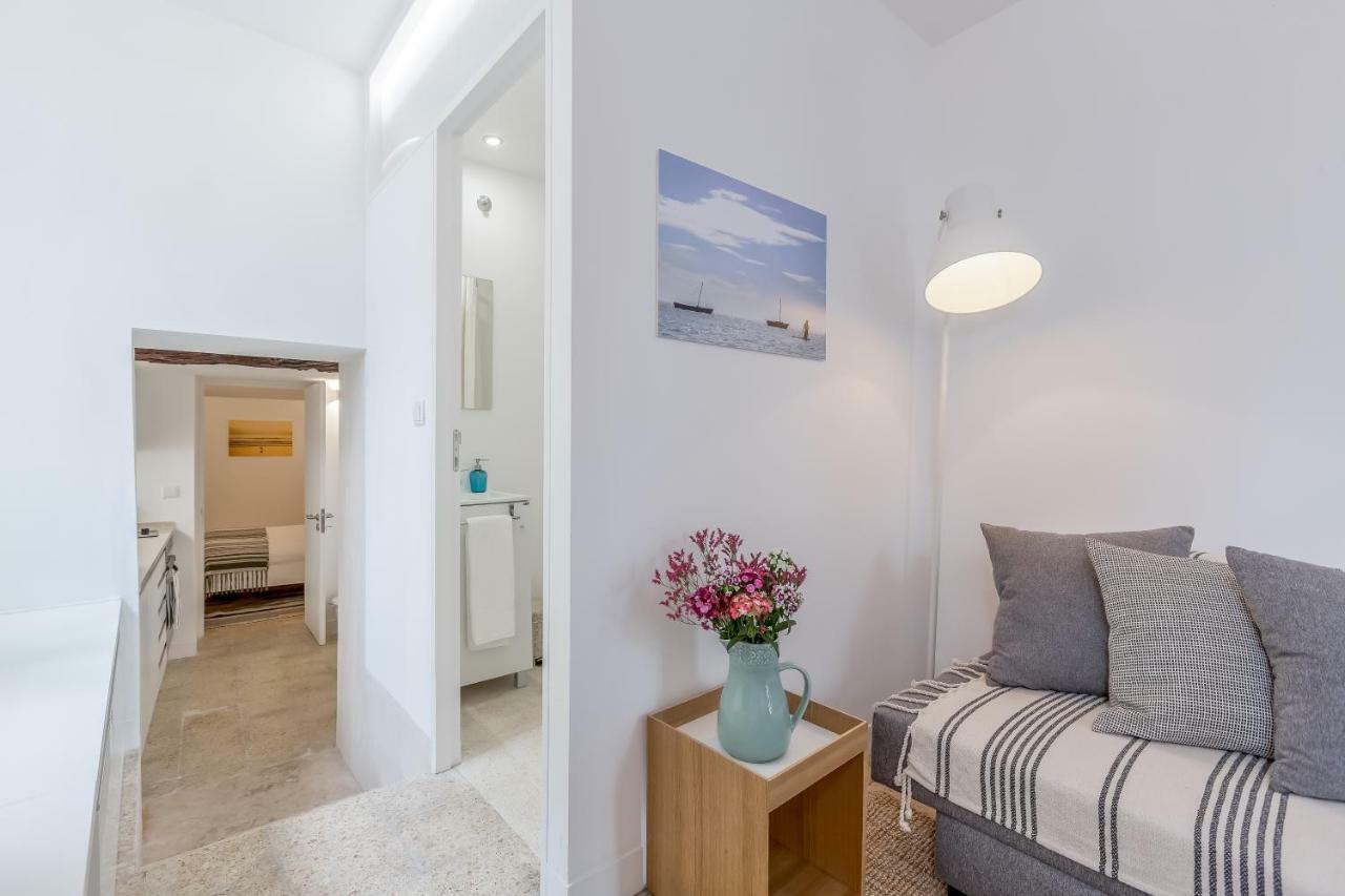 Renovated Typical Baixa Apartment, By Timecooler