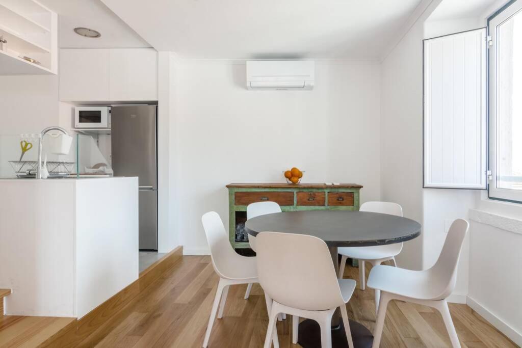Apartment Beautiful With View Of The Tagus River Lisbon