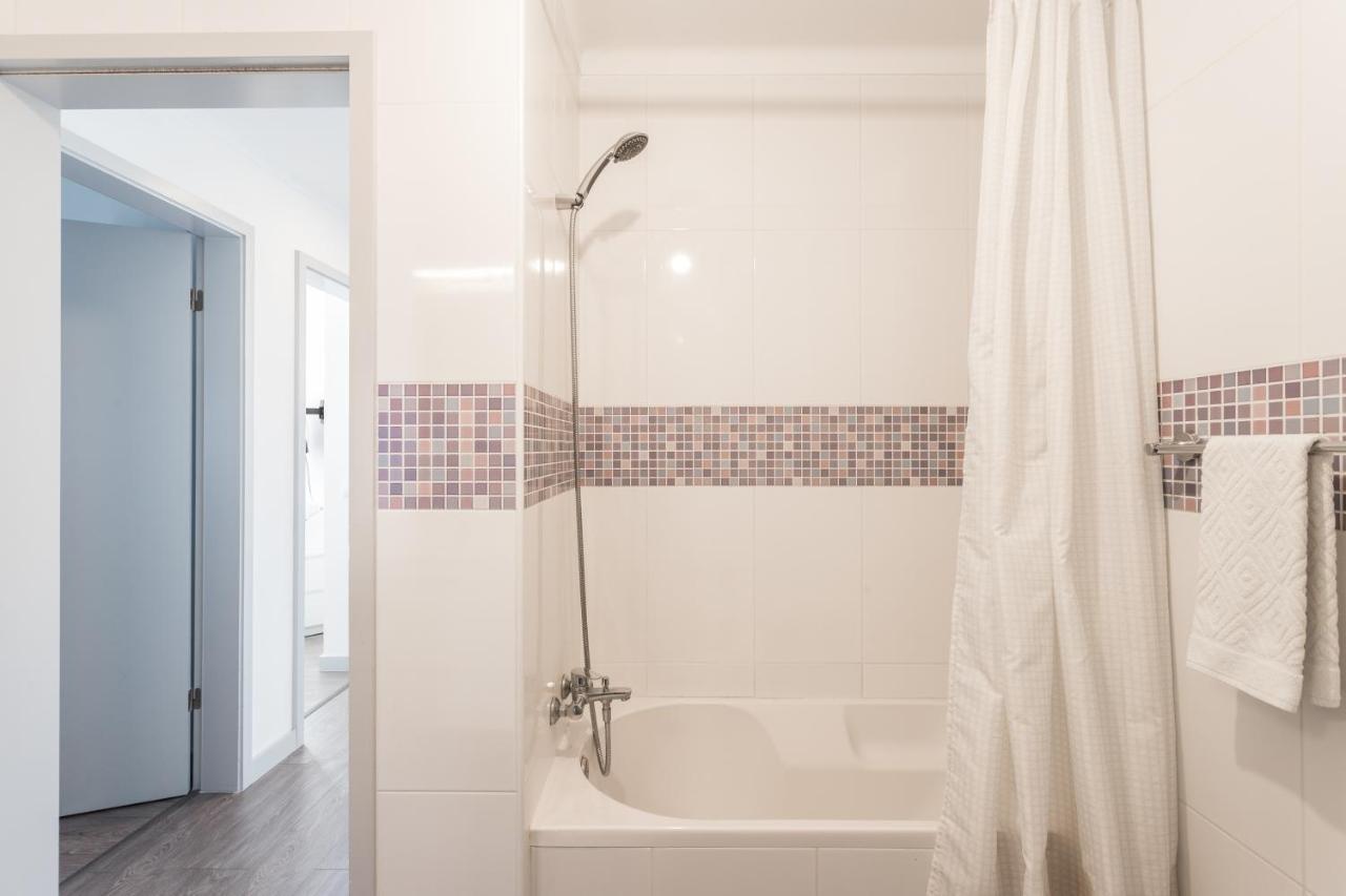 Parque Nacoes, Near Airport, Metro Station Appartement